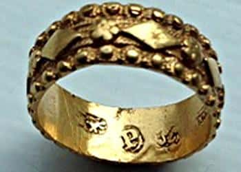 golden-superb-holiday-ring-2