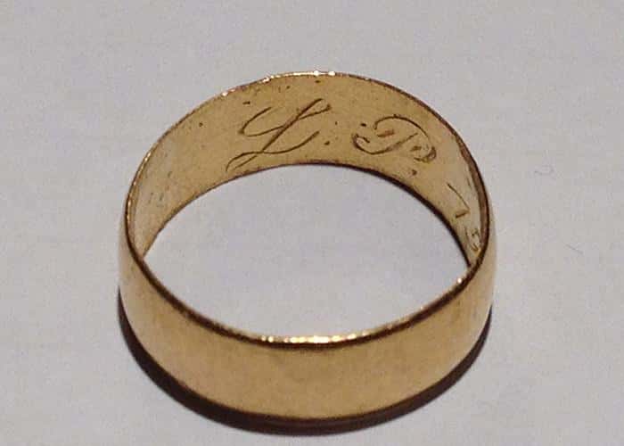 v3i-finds-family-heirloom-wedding-band-3