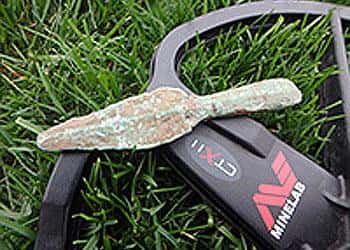 2500-year-old-copper-spear-point-1