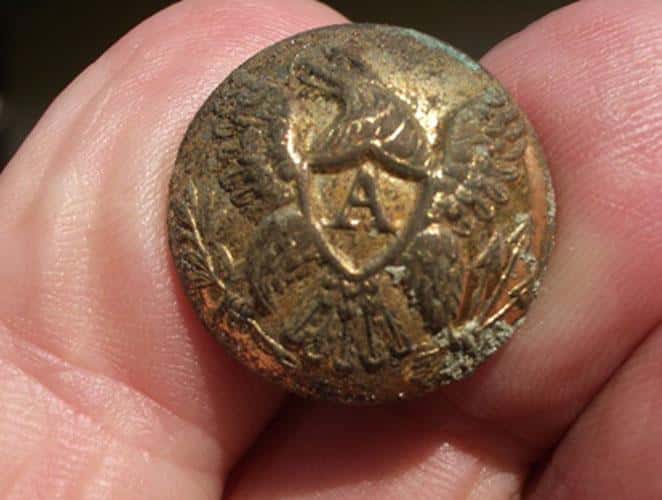 rare-us-civil-war-coat-button-found-1
