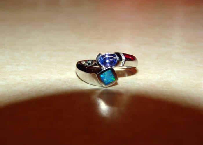 excalibur-finds-14kt-white-gold-ring-with-nice-stones-3