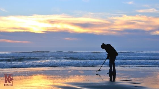 Beach Metal Detecting