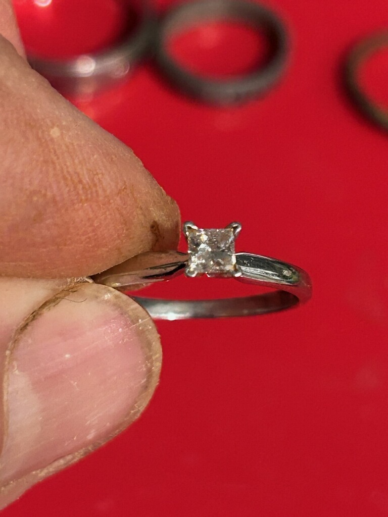 Image of Equinox 800 Metal Detector Hovering Over Icon Image of Gold Ring on White Background with Red Kellyco K Logo in Upper Left Corner